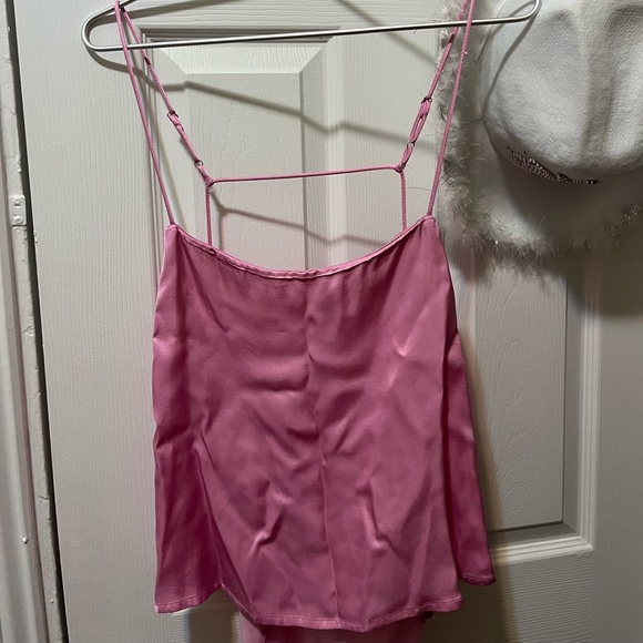 pink tank top with open back - Picture 1 of 3